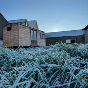 The Shepherds Retreat - Luxury Glamping Campsite Patrington